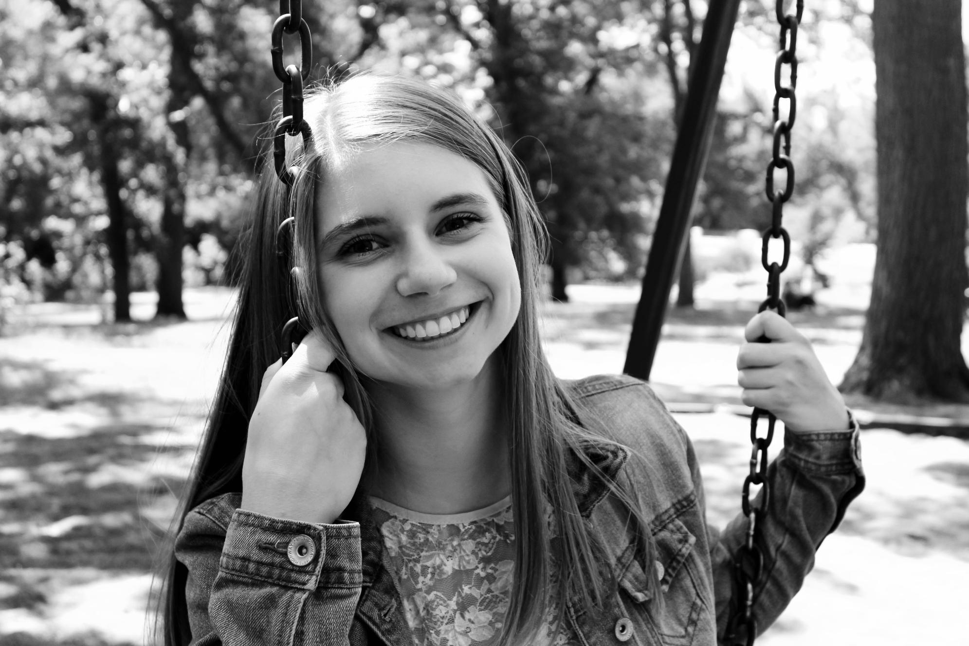 Annabelle Senior Photos Edited BW (284)